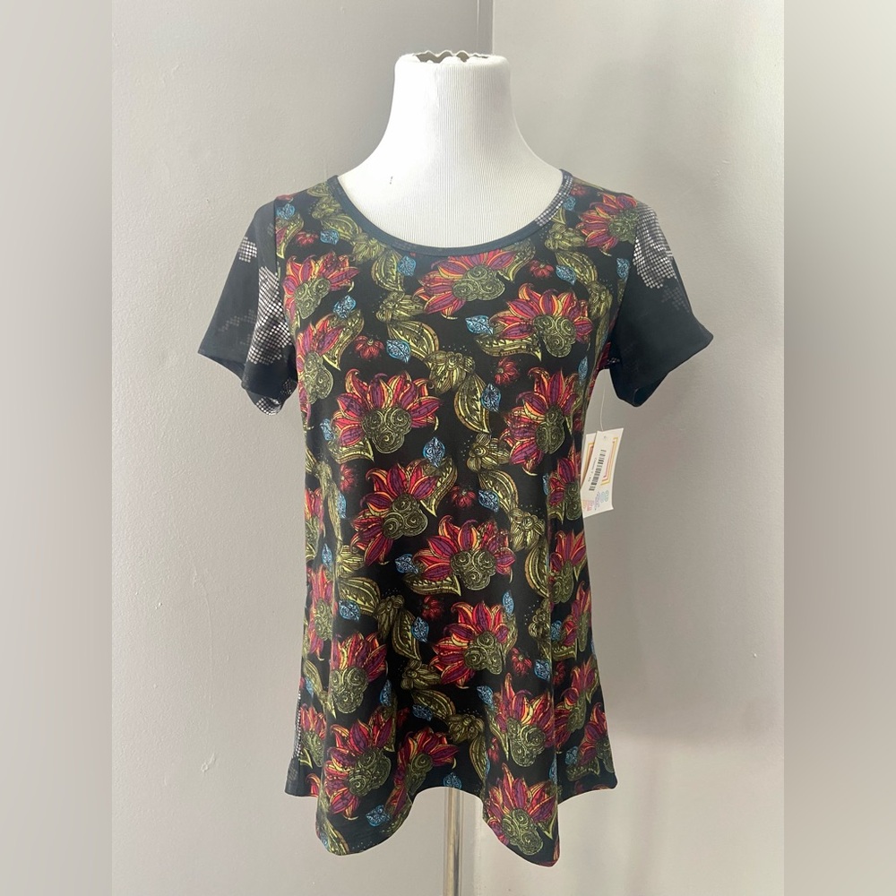 LuLaRoe Classic T Shirt NWT Multi Pattern Black Red Floral